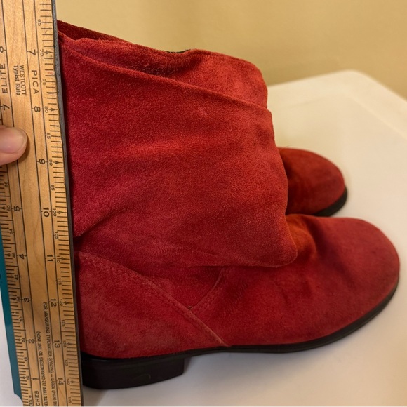 Elegant Red Suede Ankle Booties - Picture 5 of 8